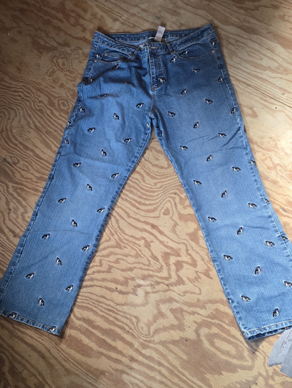 Lilly Pulitzer Medium Blue Straight-Leg Jeans with Small Embroidered Motifs